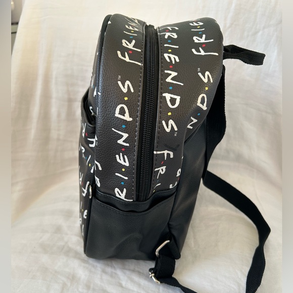 Friends backpack - Picture 4 of 6